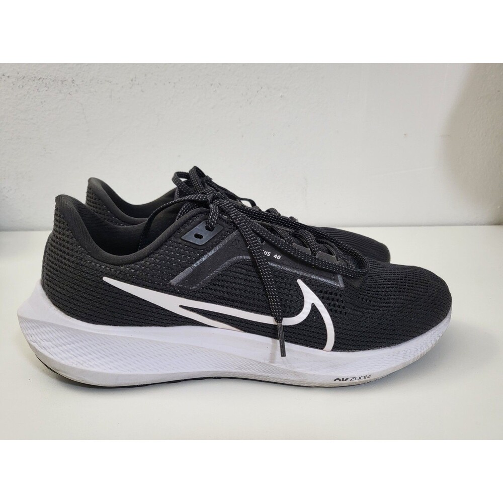 NIKE Air Zoom Pegasus 40 Mens 11 Black White Running Sneakers DV3853-001